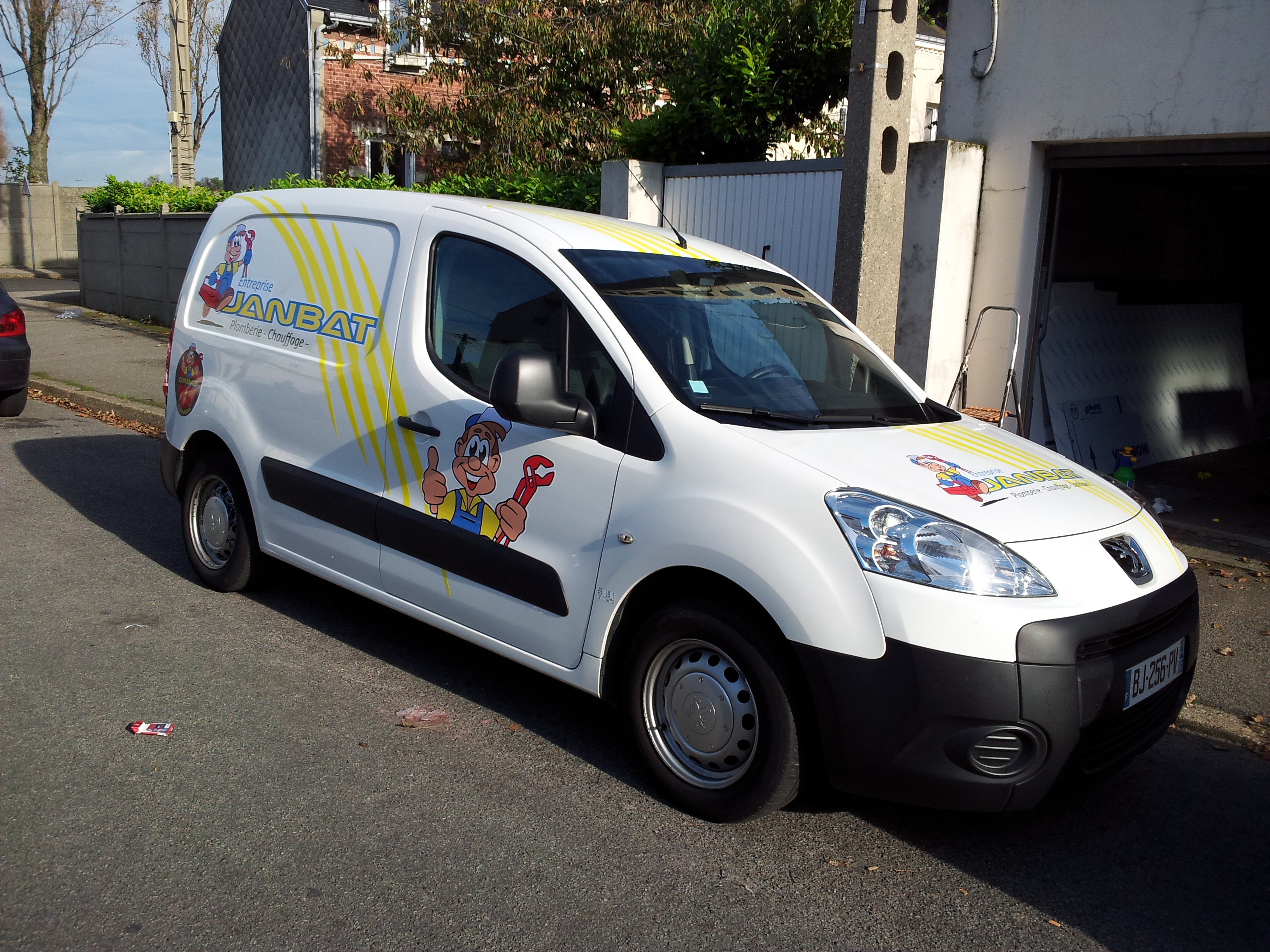 Marquage publicitaire utilitaire Peugeot Partner Janbat plomberie chauffage au Havre