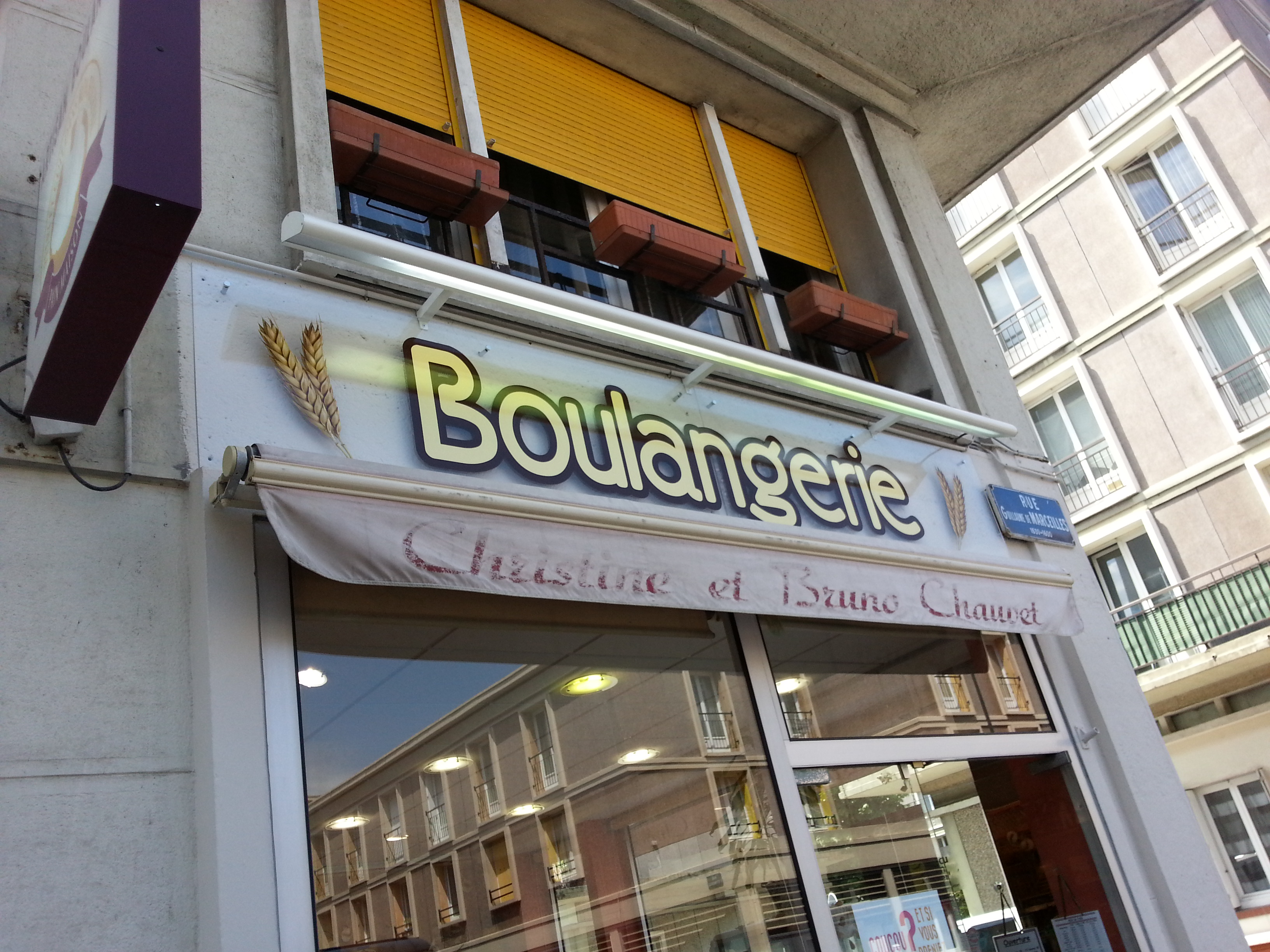 Adhésif vitrophanie design personnalisé pour devanture commerciale
