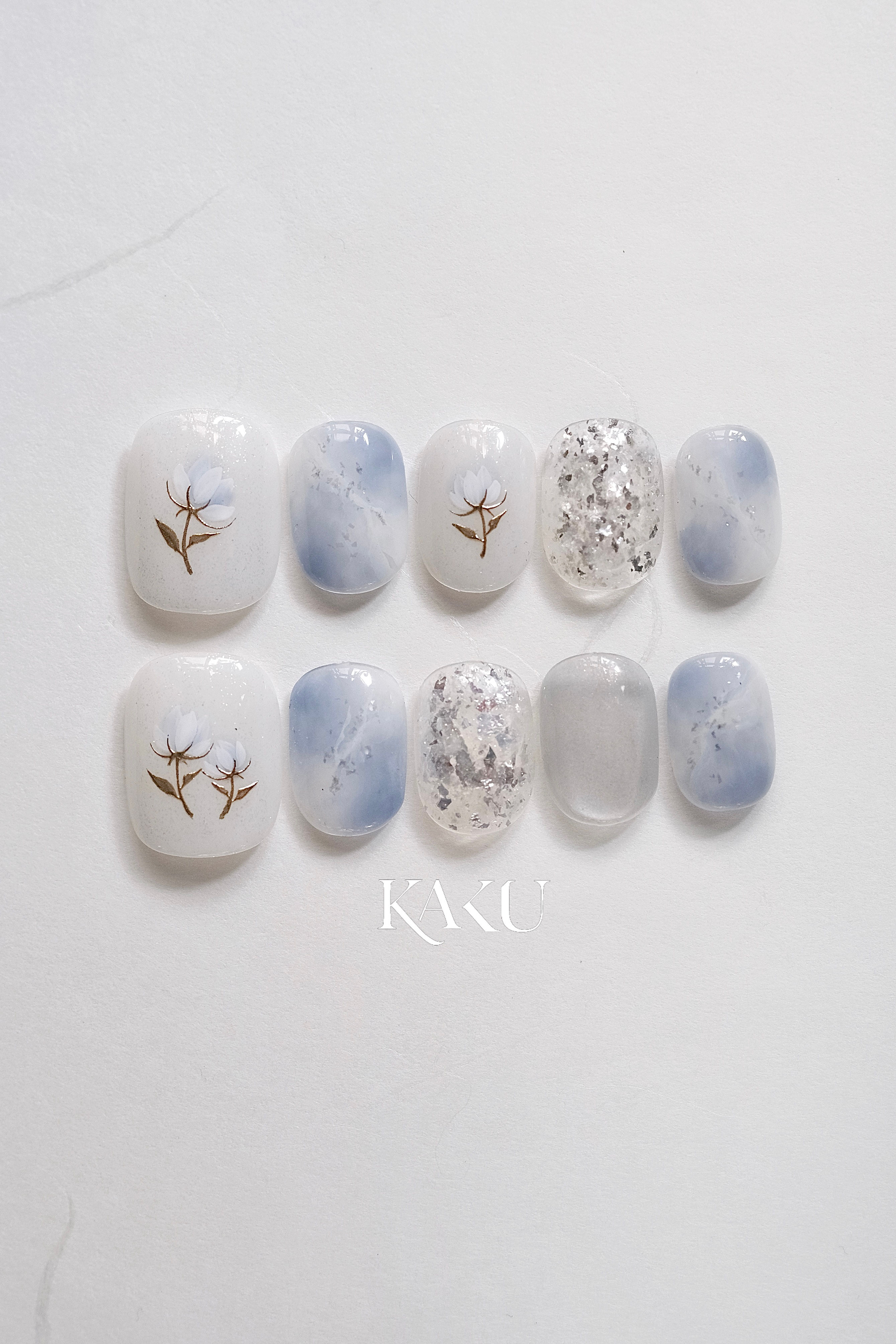 淡藍小花