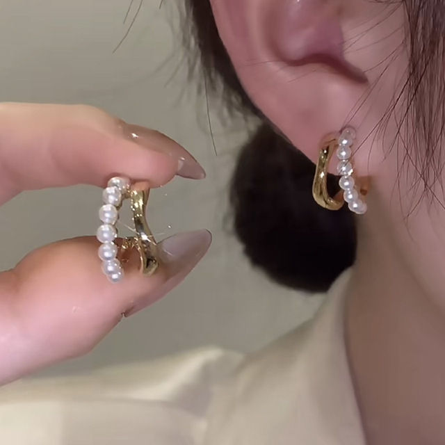 Thumbnail: Pearl Grace Studs