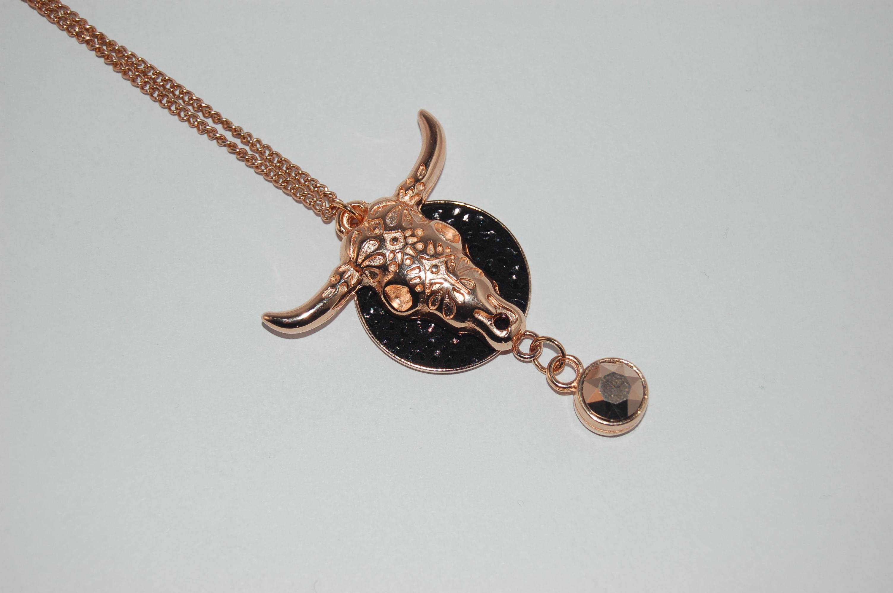Collier buffle, cuir et Swarovski rose gold et noir