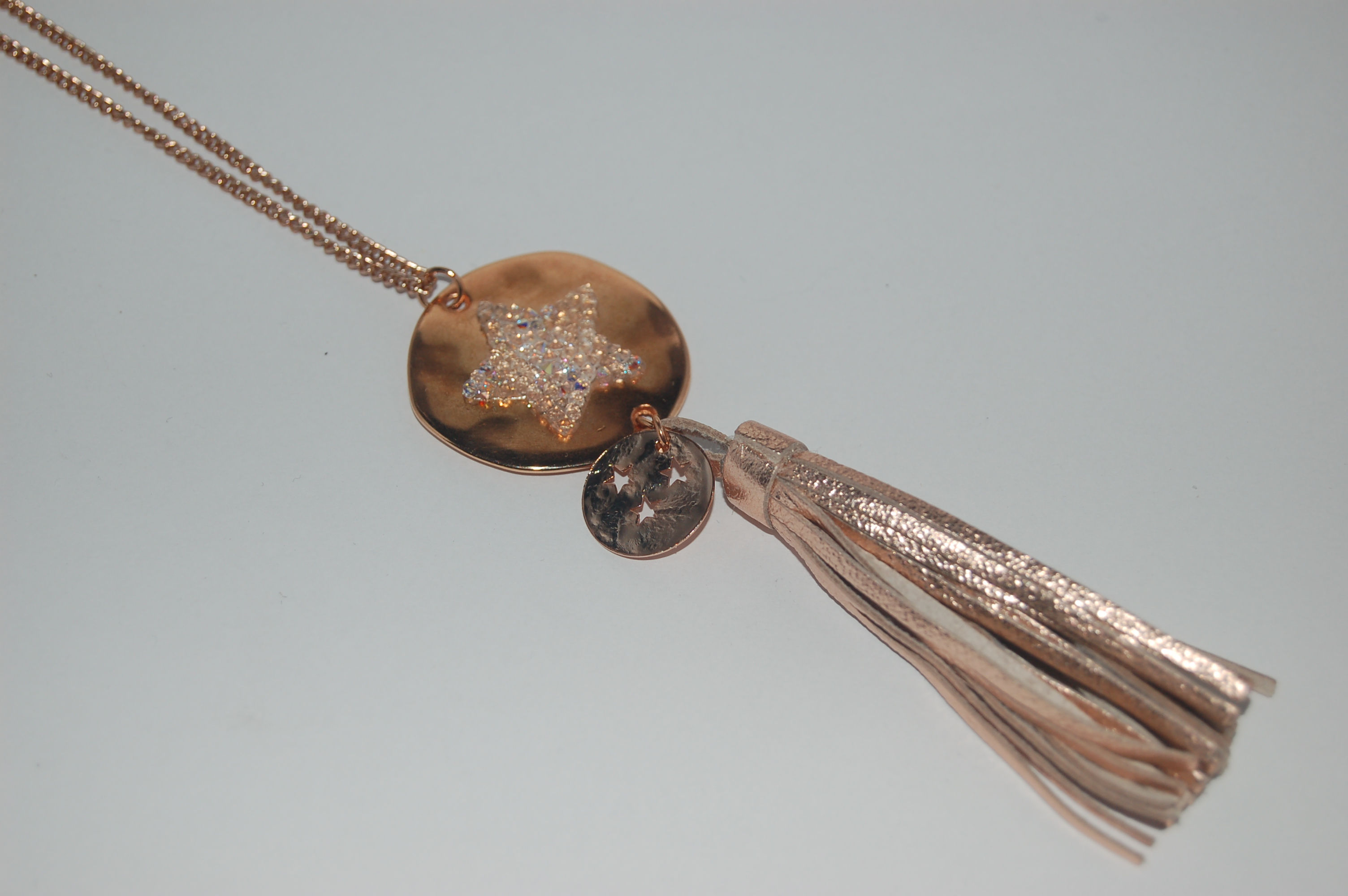 Collier étoile Swarovski et pompon en cuir