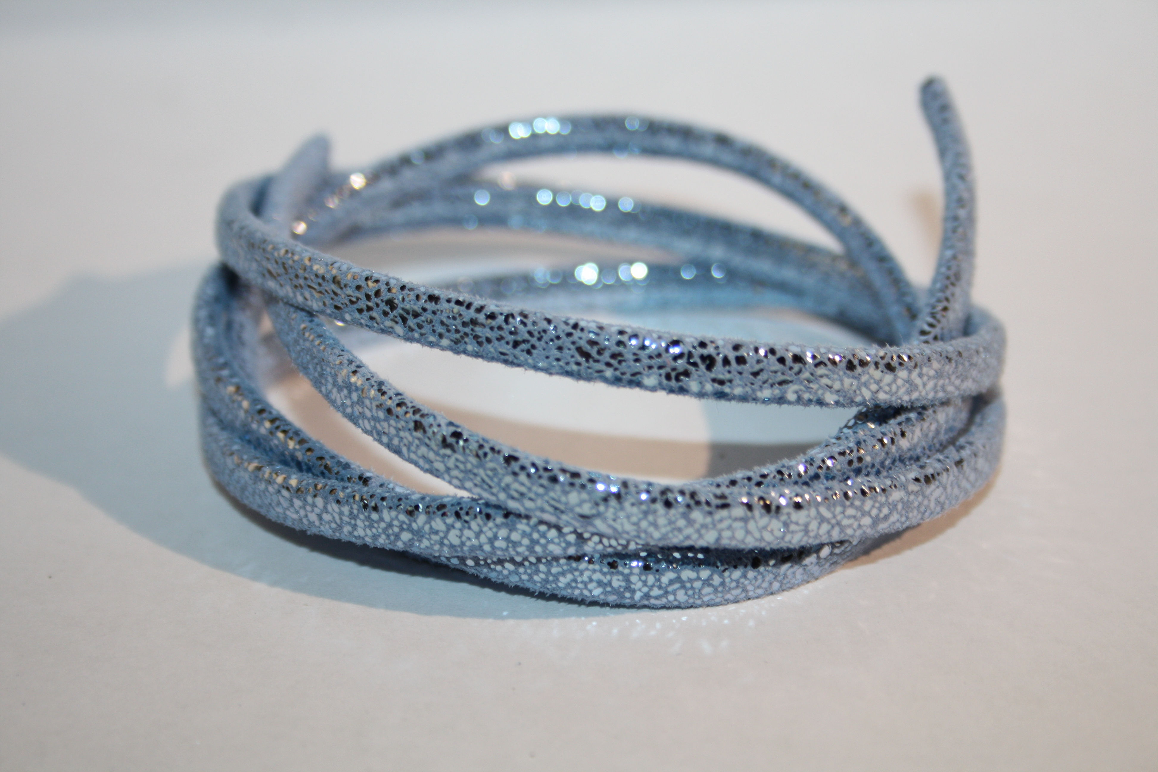 Cuir 5 mm bleu et argenté