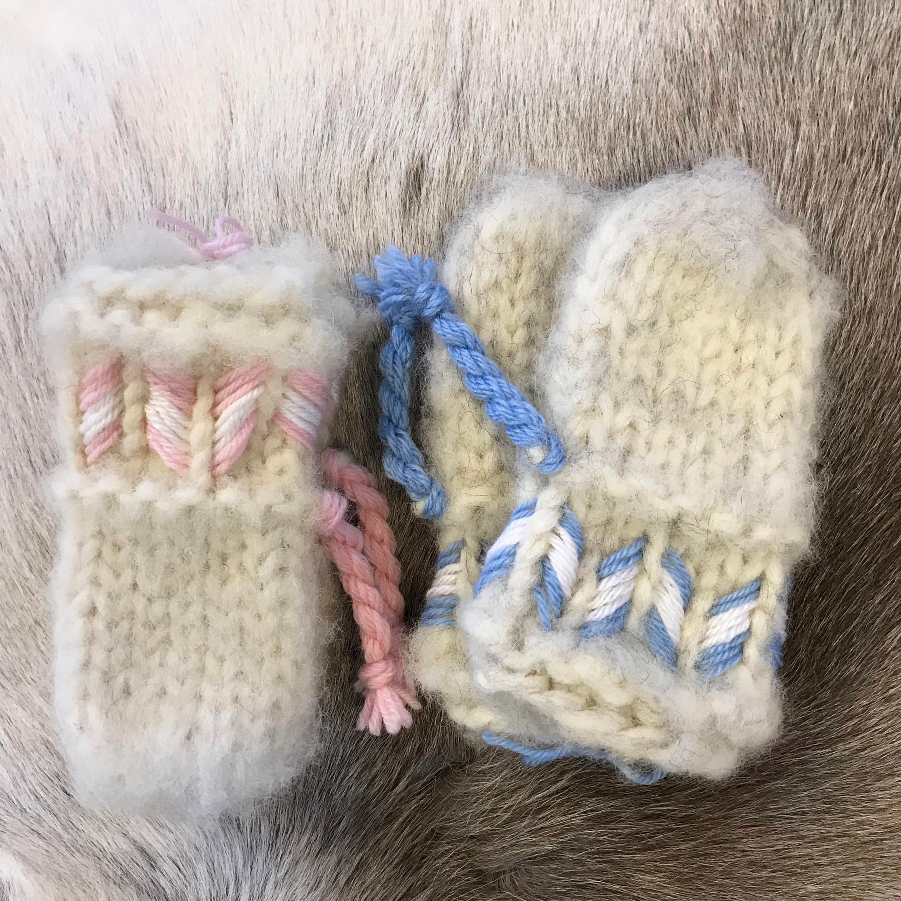 Lovikka mittens for babies