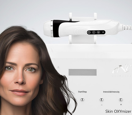 Frau bei einer Skin-Oxymizer Behandlung mit CO₂-Boost für Glow, bessere Durchblutung und prallere Haut.