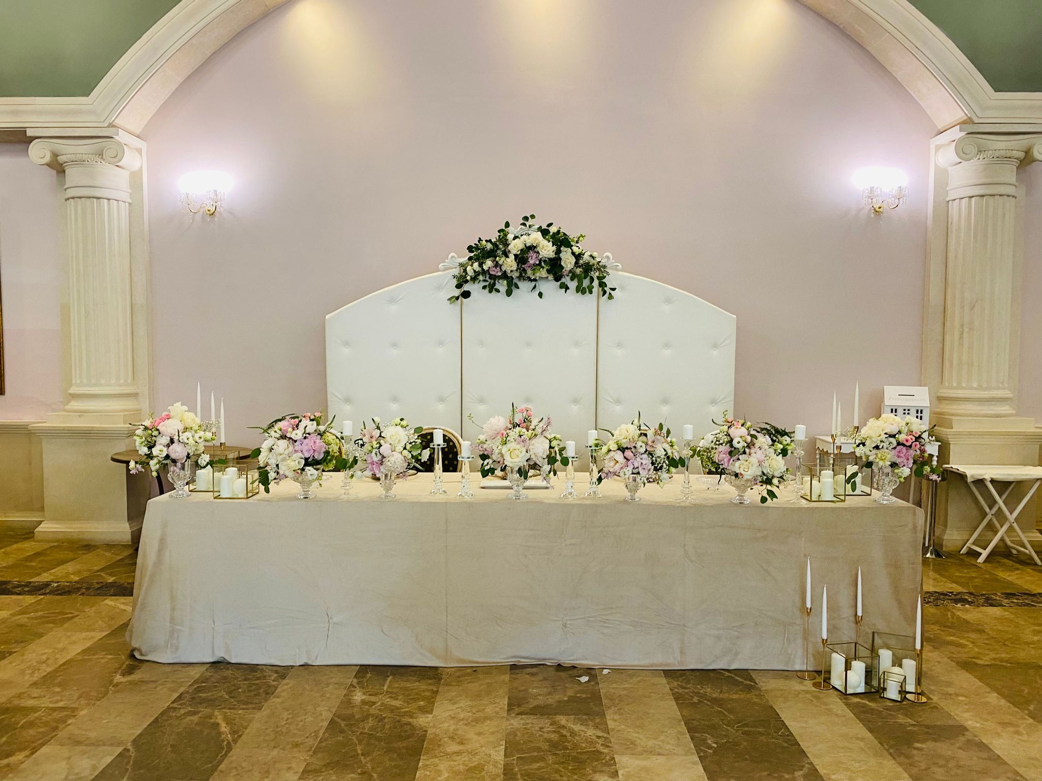 Decor complet pentru masa mirilor