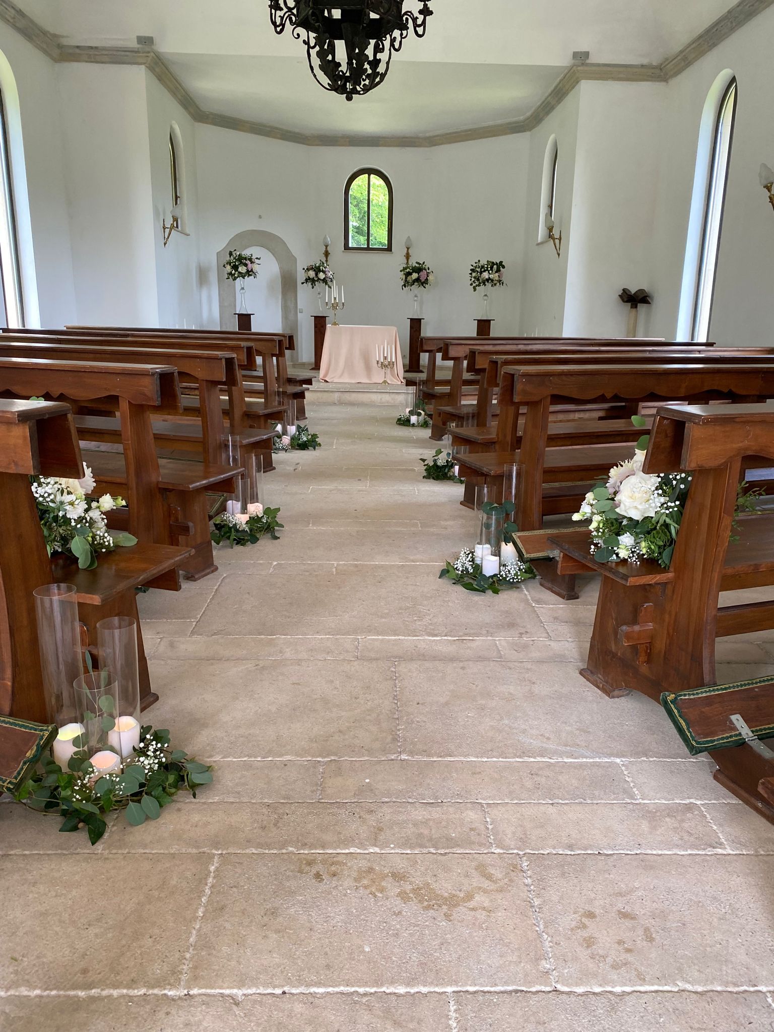 Decor floral pentru ceremonia religioasă