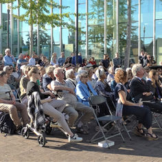 Herdenken doen we samen