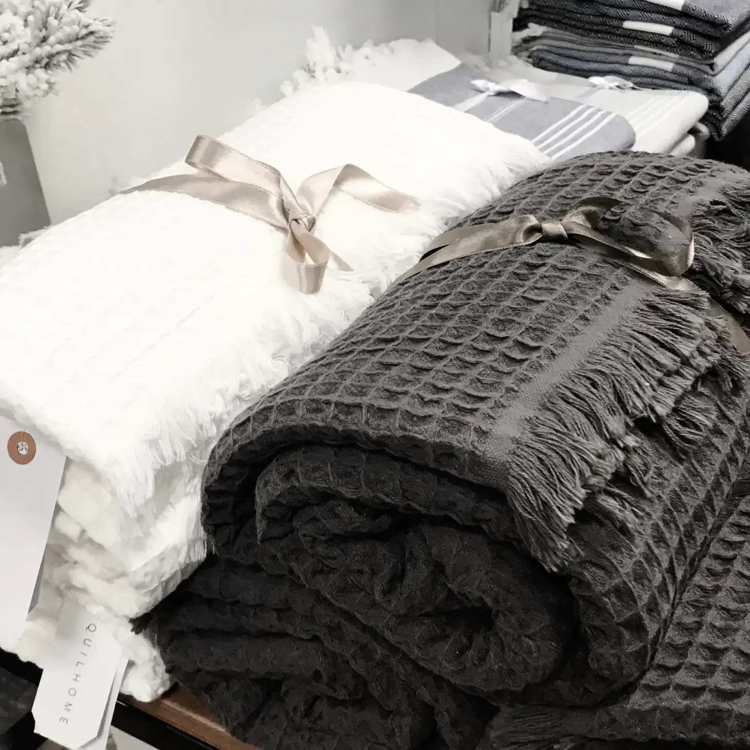 TranquilUSA - Waffle Soft Blanket - 4 Colors