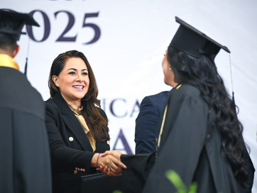 GOBIERNO DE AGS - RECONOCE TERE JIMÉNEZ A NUEVOS MAESTROS EGRESADOS DE LA NORMAL DE RINCÓN DE ROMOS; LOS LLAMA A SER GUÍA DE LAS NUEVAS GENERACIONES