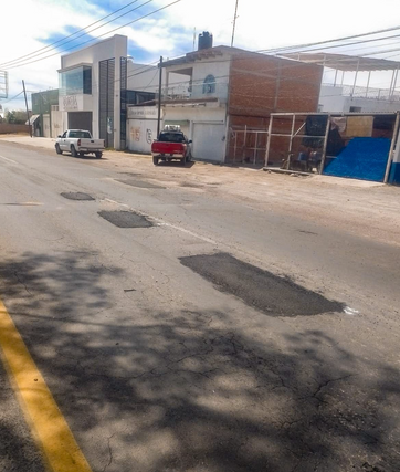 CALVILLO - GESTIONES LOGRAN TRABAJOS DE BACHEO Y MANTENIMIENTO EN LA CARRETERA FEDERAL 70