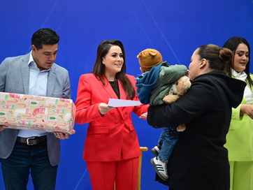 GOBIERNO DE AGS - 35 NIÑOS Y NIÑAS HACEN REALIDAD SU SUEÑO: FESTEJARÁN LA NAVIDAD EN FAMILIA; HOY FUERON ADOPTADOS