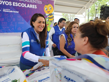 GOBIERNO DE AGS - INICIA TERE JIMÉNEZ CON LA ENTREGA DE ÚTILES, ZAPATOS Y MOCHILAS A ESTUDIANTES DE TODO EL ESTADO