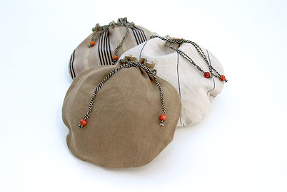 pochon zero dechet diy résilientes emmaus upcycling design cintres insertion création récupération slowdesign social 