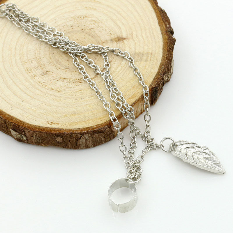 Thumbnail: Leaf chain tassle earring