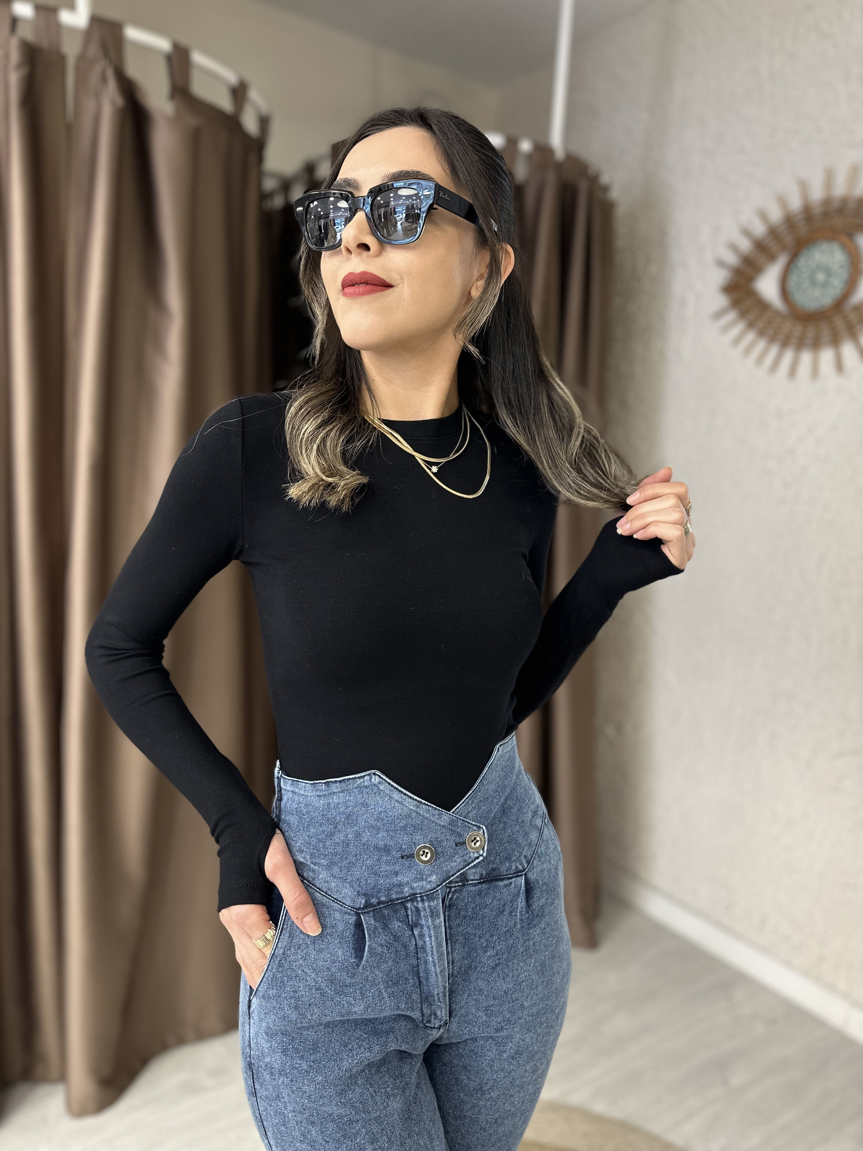 PARMAK DETAYLI BASİC SİYAH