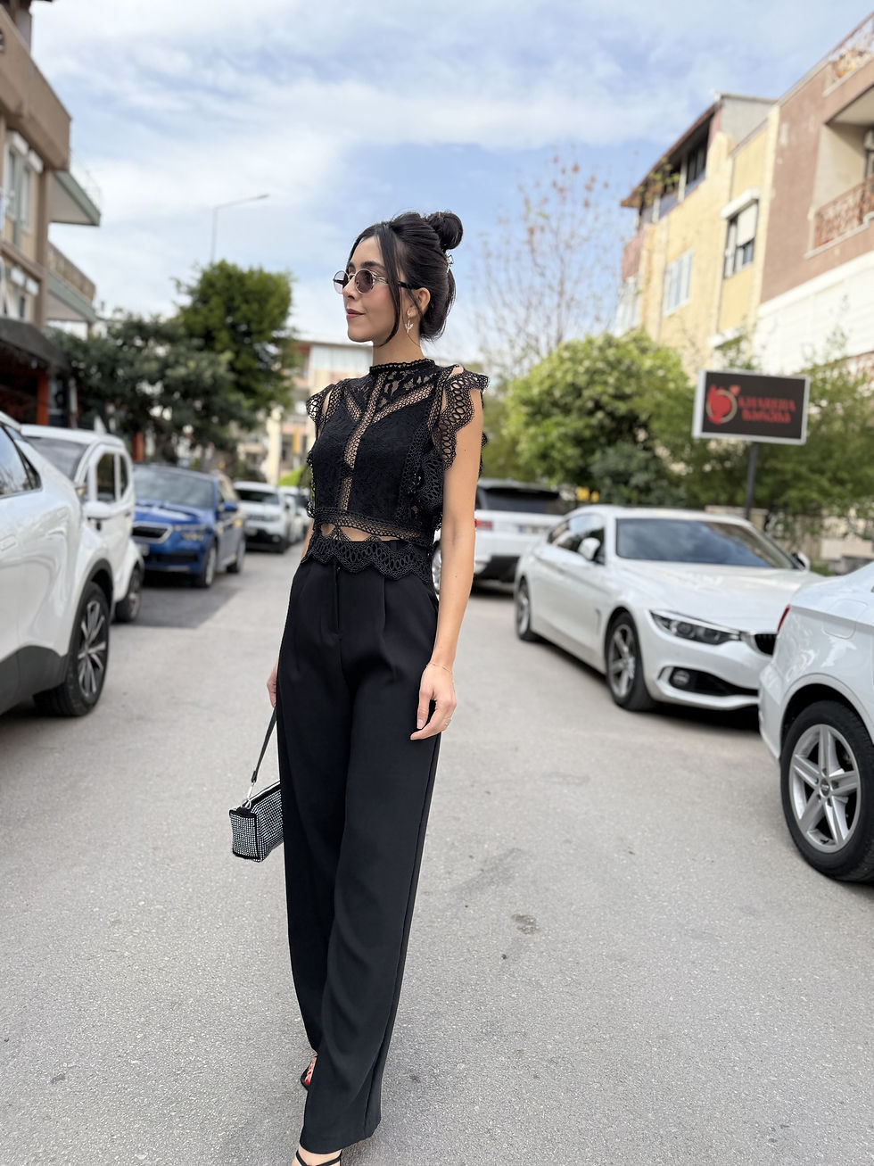 Küçük resim: GÜPÜRLÜ ARKASI FERMUARLI BLUZ