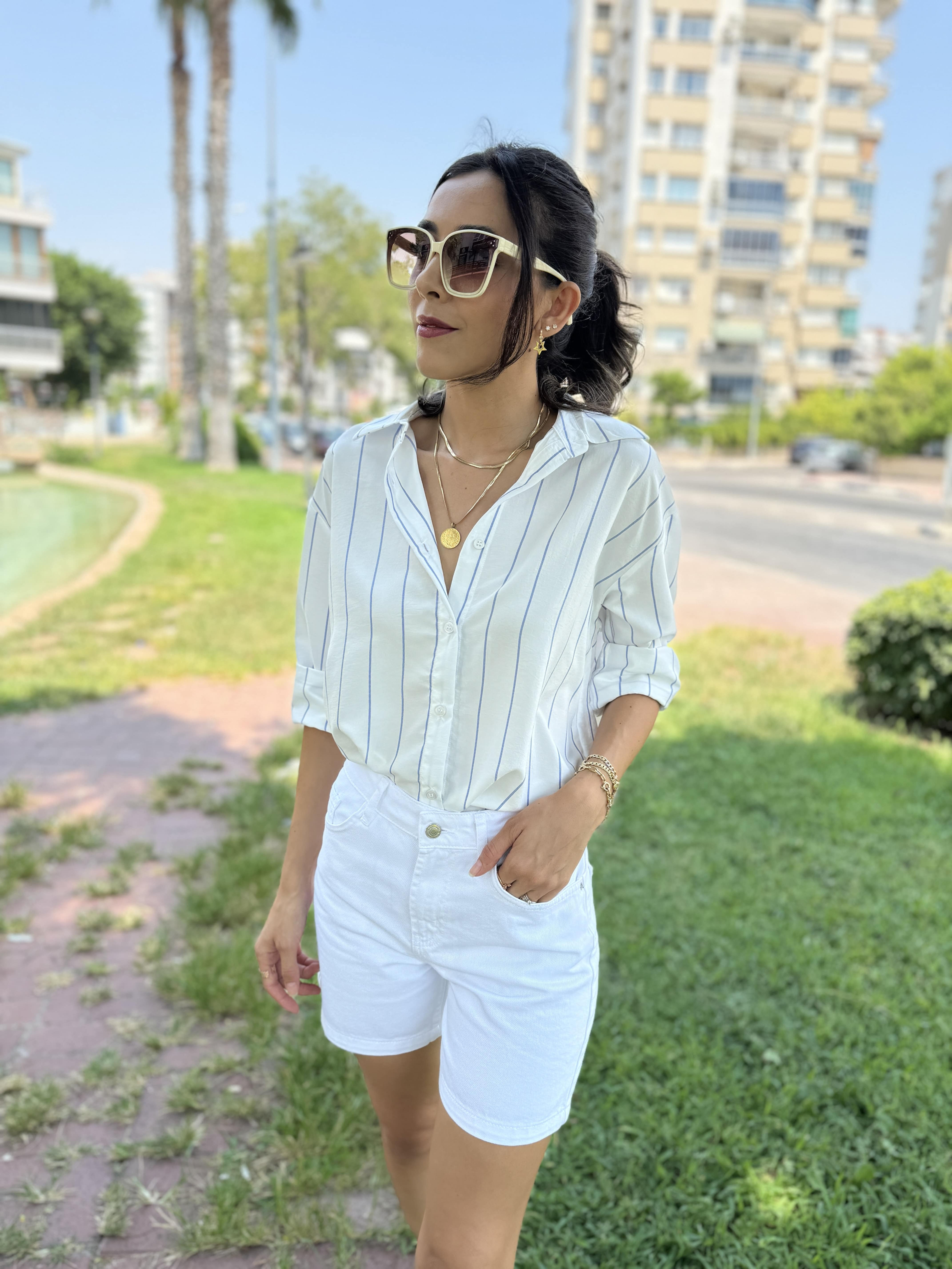 MAVİ ÇİZGİLİ GÖMLEK