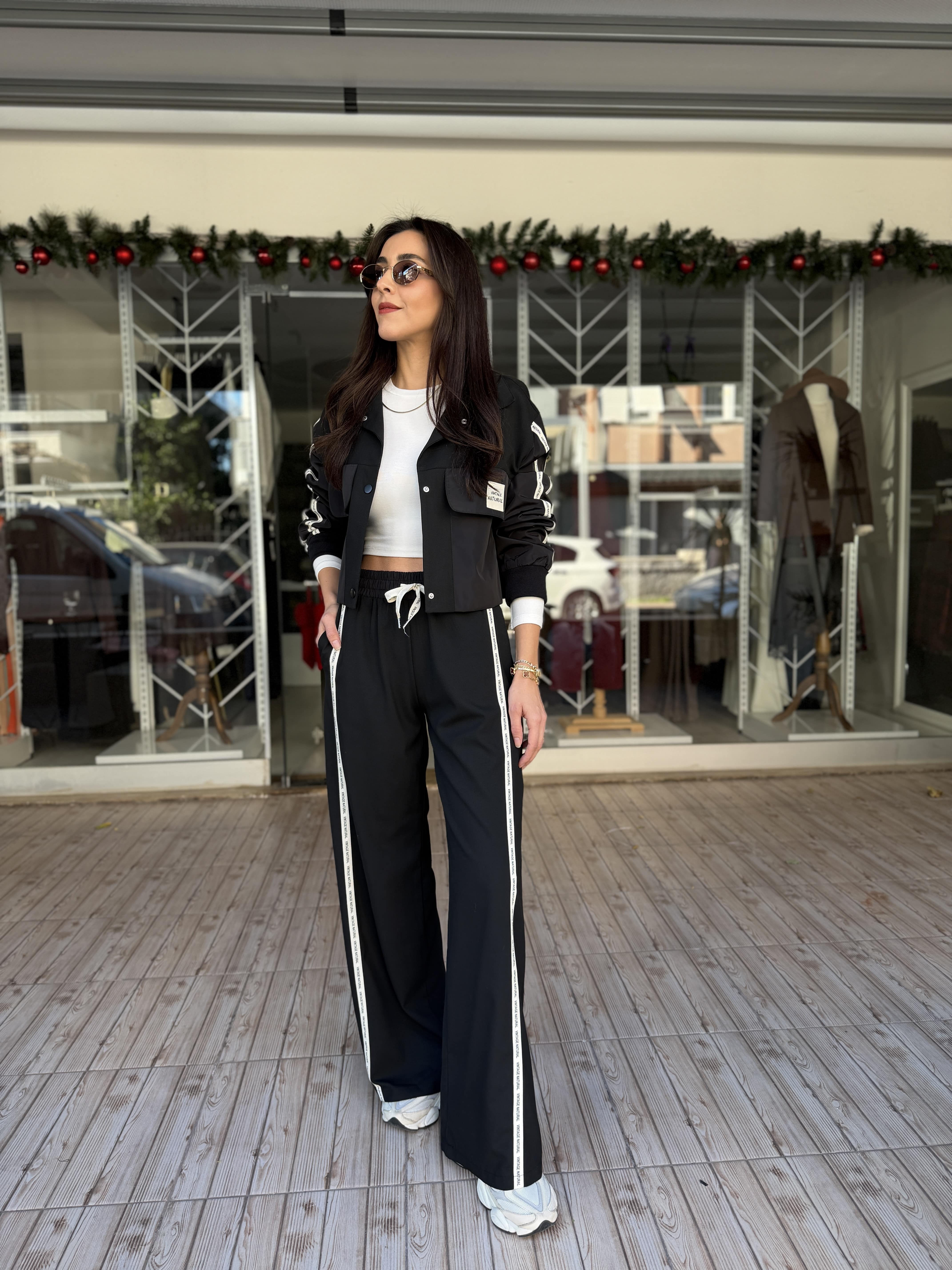 SİYAH ŞERİT YAZI DETAYLI TAKIM