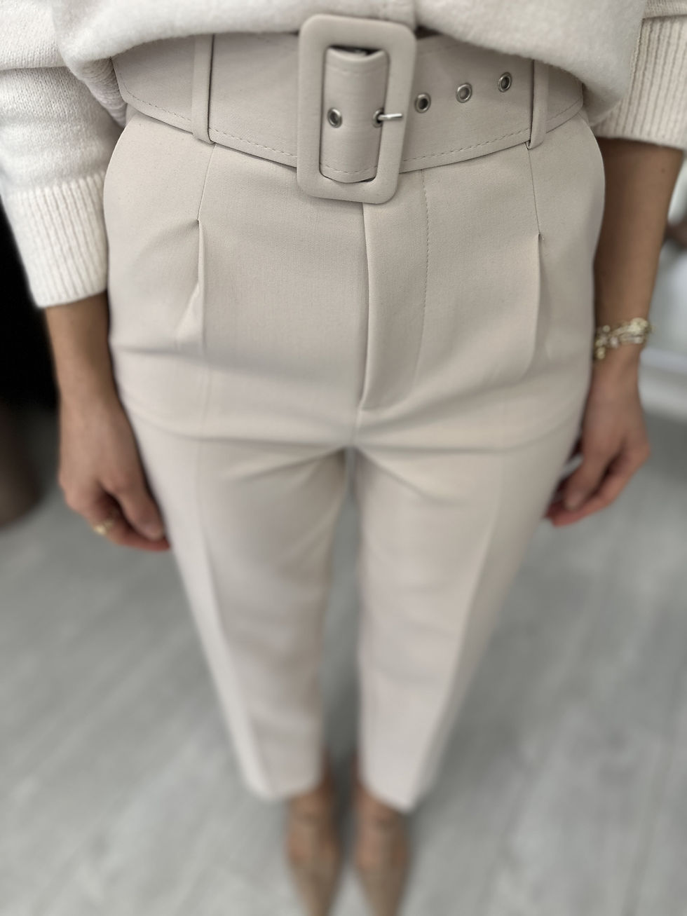 KAPLAMA KEMERLİ KUMAŞ PANTOLON