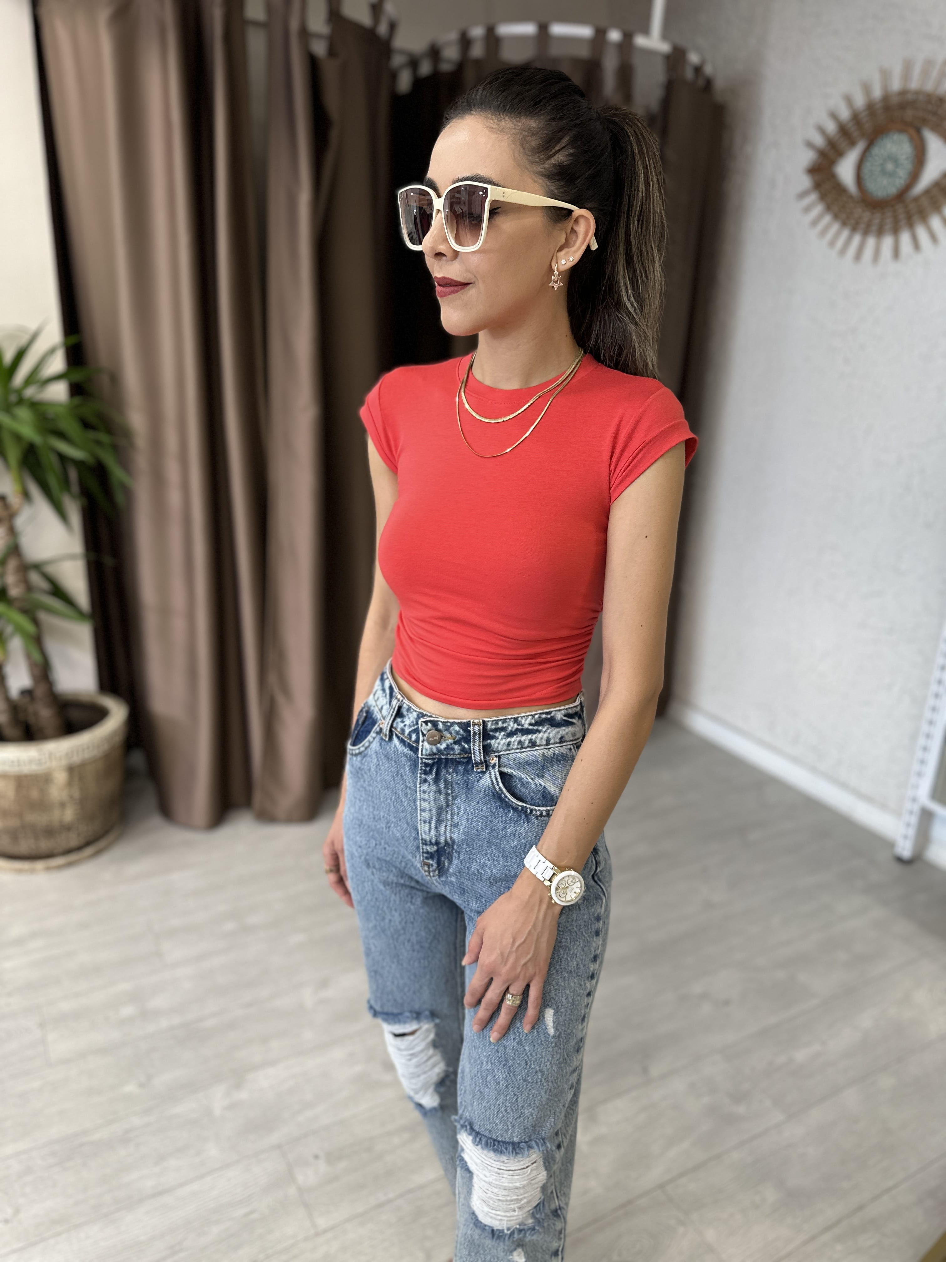 YANLARI BÜZGÜLÜ CROP