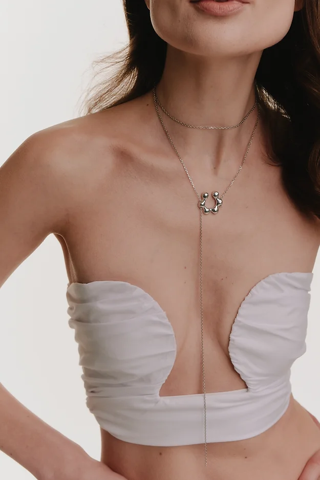 Pendant for strapless top