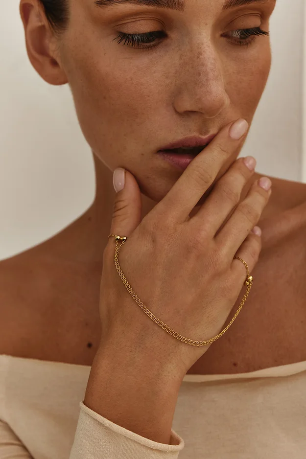 Minimalist slave bracelet in gold