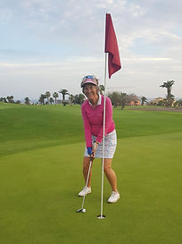 Astrid Mona på golfbanen.jpg