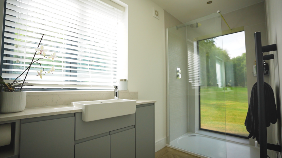 Isobel Hammond - Air BnB (Cinematic Video).00_01_20_05.Still019.png