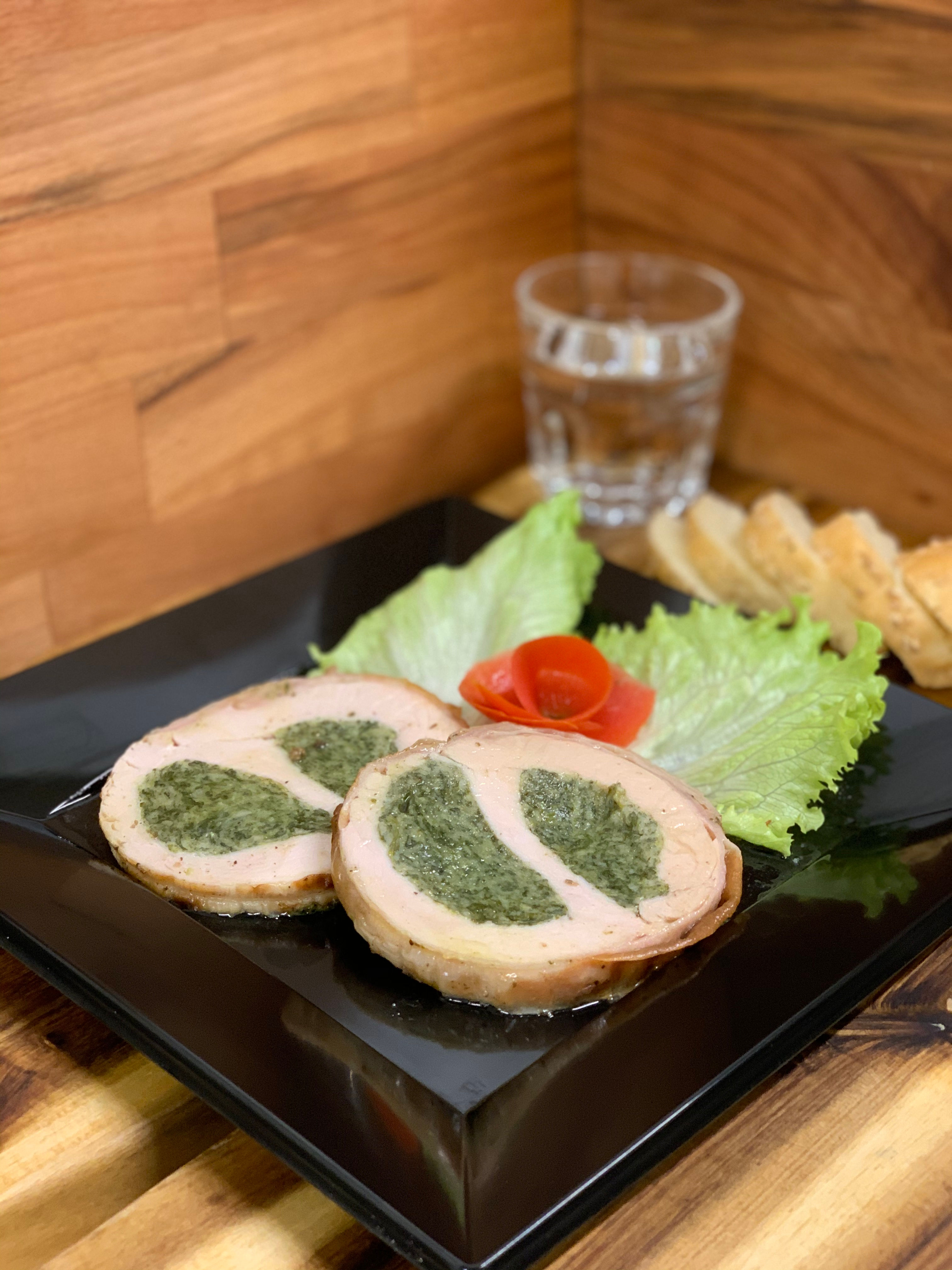 Arrosto di tacchino ripieno di spinaci e formaggio