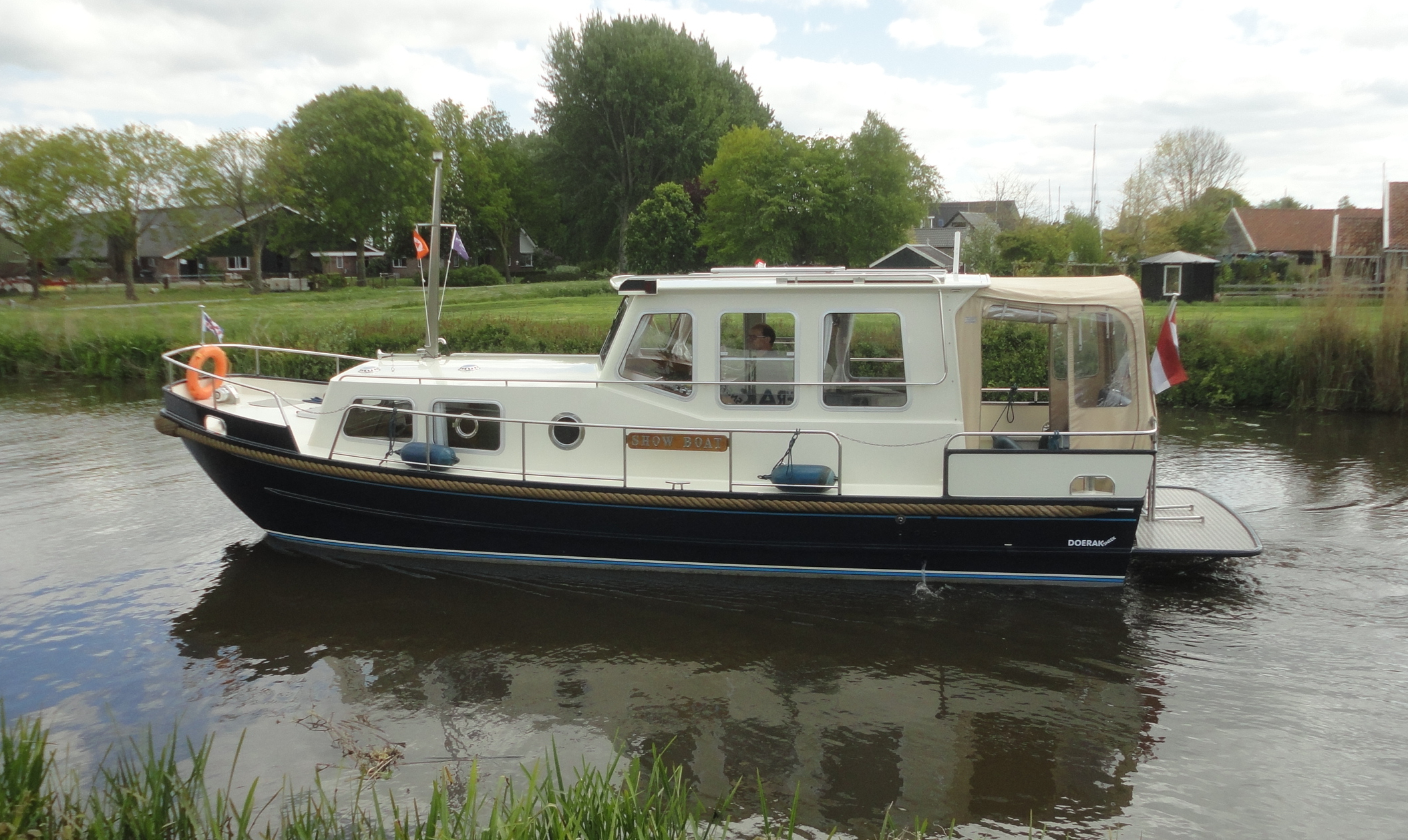 Doerak LX 900 Salon van Holiday Boatin Doerak in Sneek
