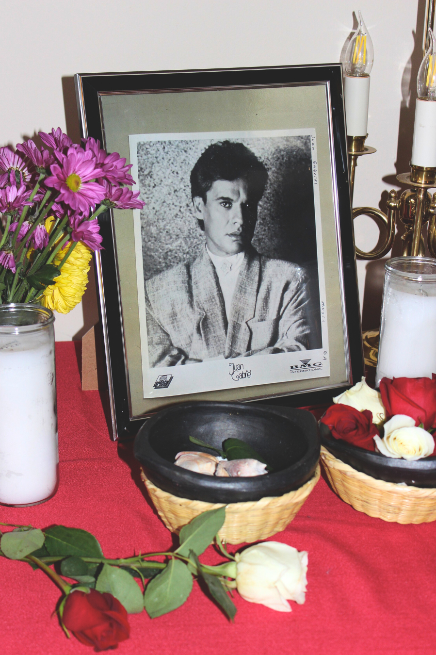 Alter with roses and flowers for Juan Gabriel