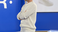 Roger Federer Roger Federer On Shoe On AG The Roger The Roger Liveübertragung weltweit Fotohalle Zürich grosses Fotostudio Studio für Fotografie Filmstudio Event eventhalle party discoraum halle für events Filmaufnahmen filmproduktion