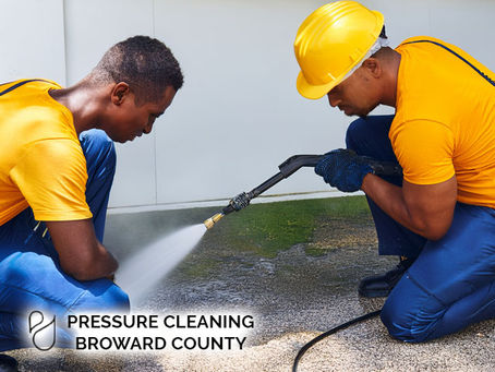 professional technicians performing expert pressure cleaning browarad county