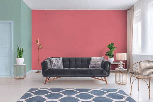 woonkamer met roze muur