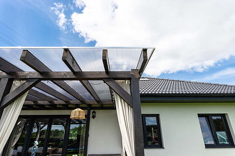 Polycarbonaatplaten op houten draagstructuur