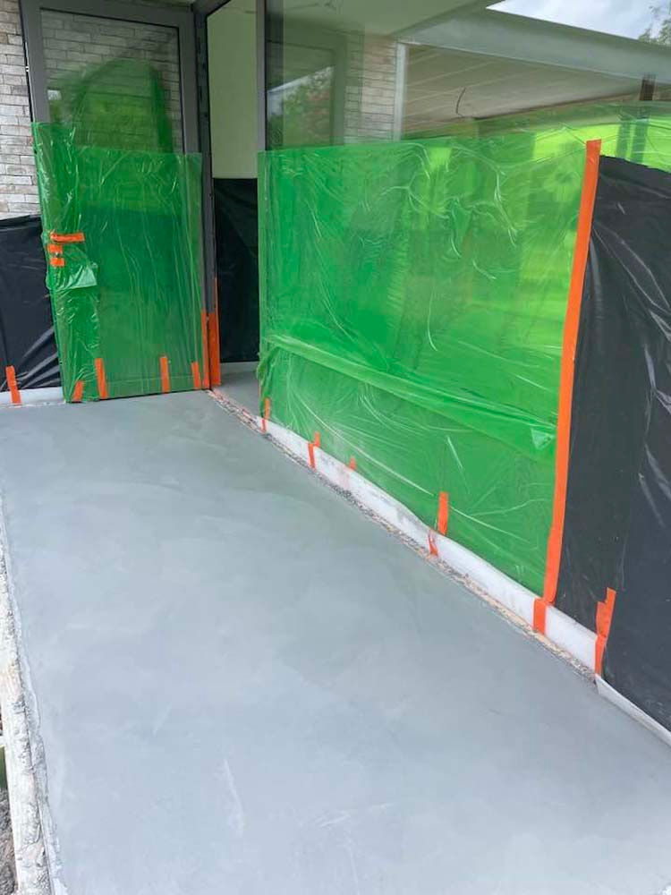 Gepolierde beton binnen en buiten kleur gebroken wit. Werf Brugge