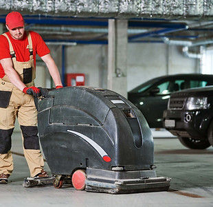 Schoonmaken van parkeergarages