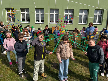 🌼🌞 Wiosenny pochód klas 1-3🌞🌼