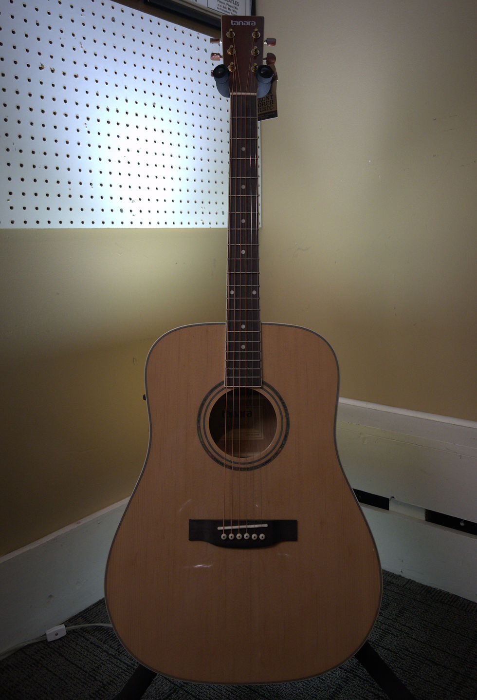 Tanara TSD100ENT Dreadnaught Natural w/ pickup - $299