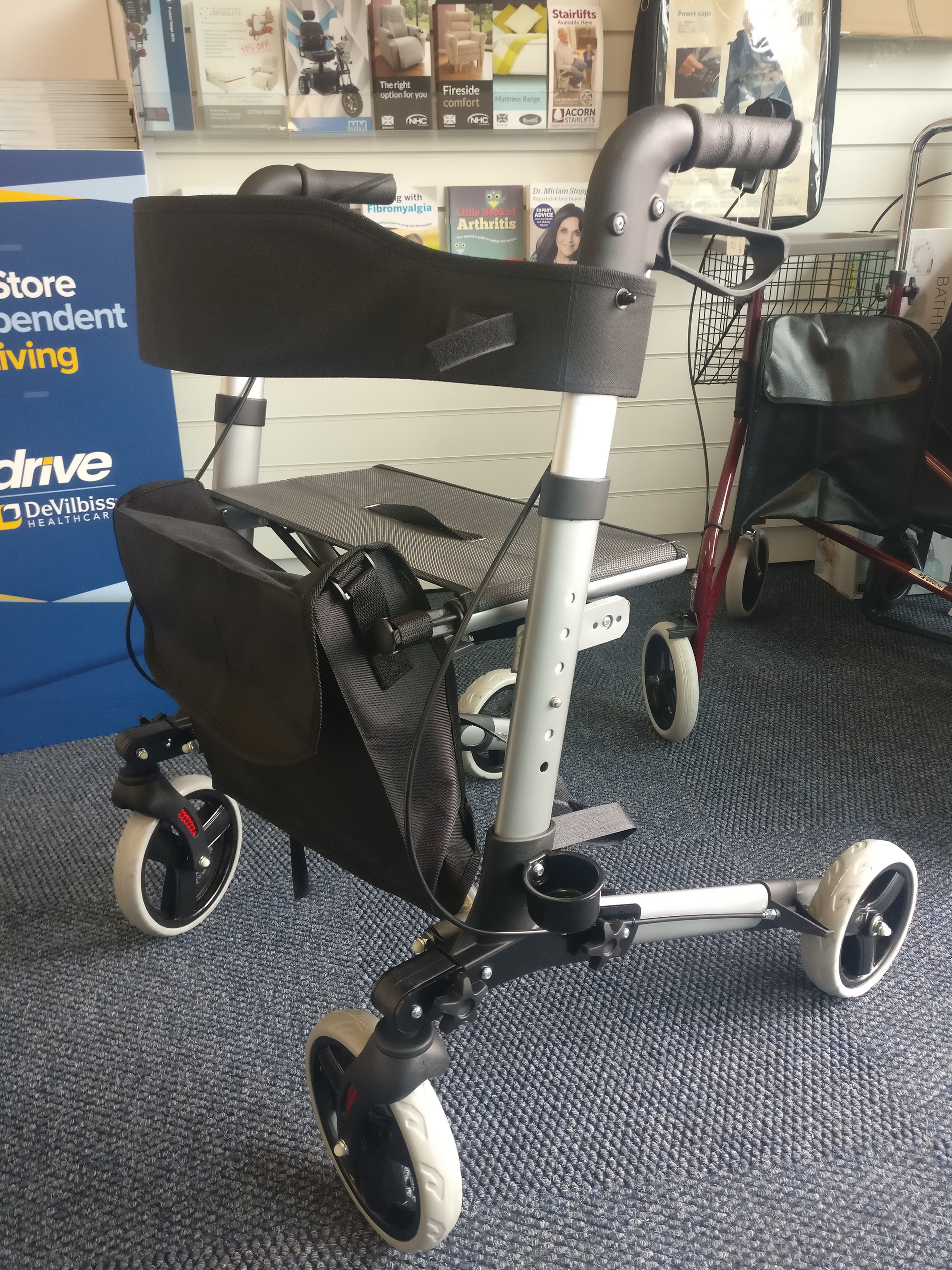 City walker with 4 wheels and bag