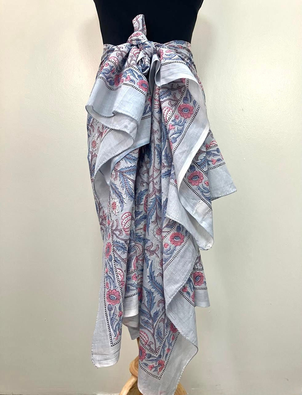 Sarong in Light Gray Pumpkin Swirly Flower 292