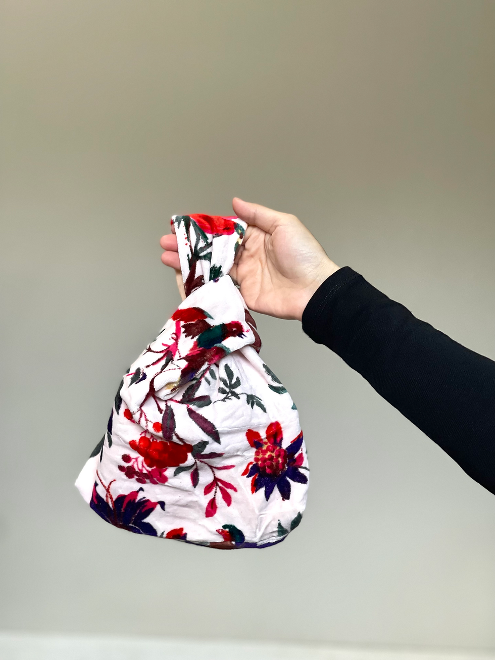 Thumbnail: Japanese Knot Bag in White Birds Print