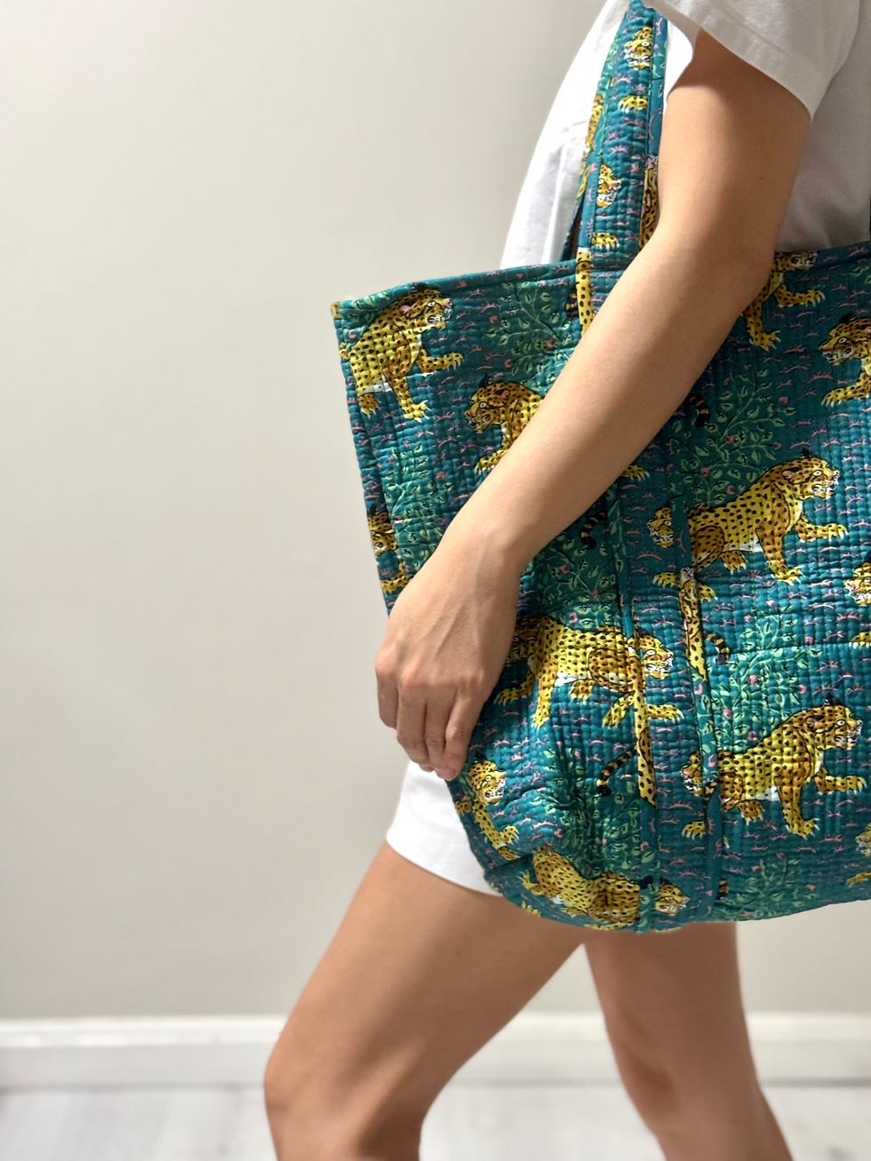 Thumbnail: Quilted Zippered Tote Bag in Teal Cheetah Print