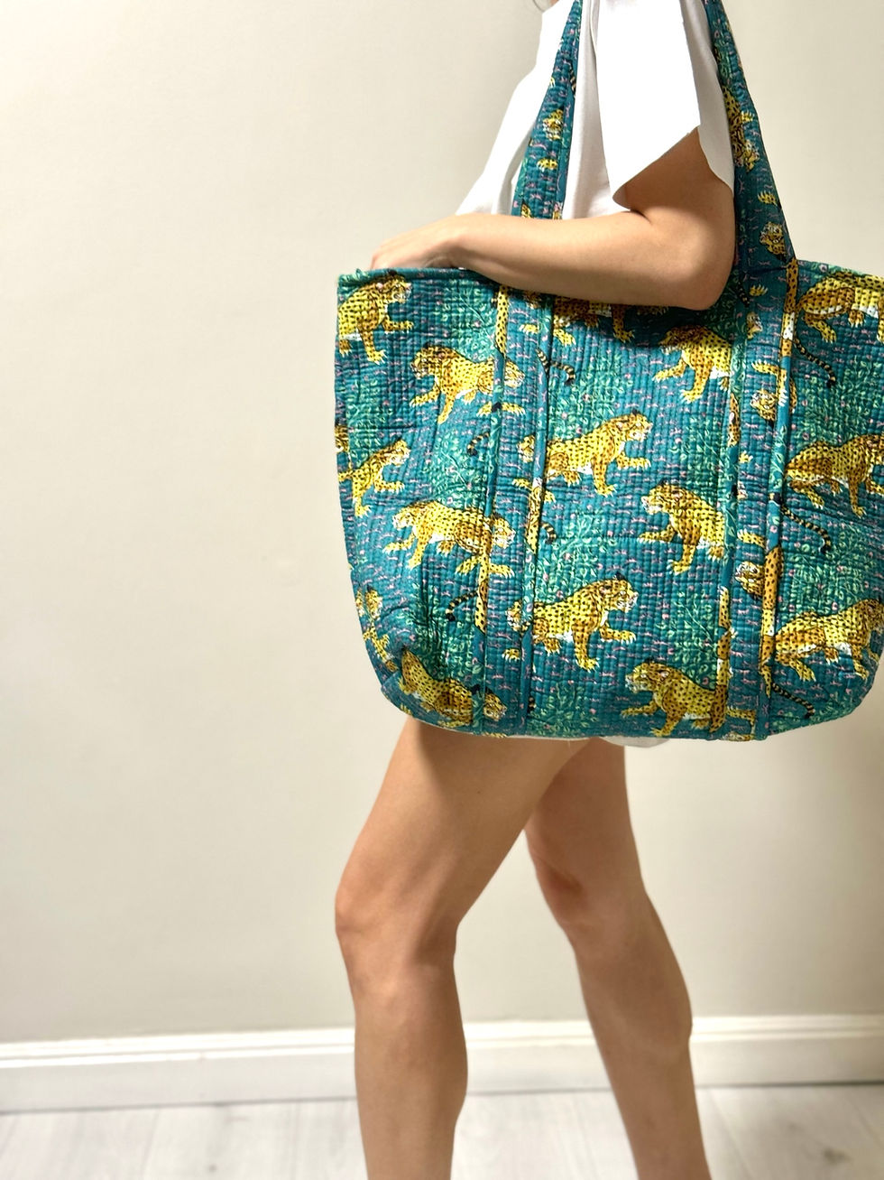 Thumbnail: Quilted Zippered Tote Bag in Teal Cheetah Print