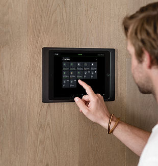 (c)Loxone_iPad-Wallmount_3.jpg