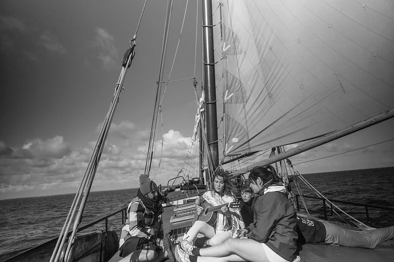 Piratas_Singing_edited.jpg