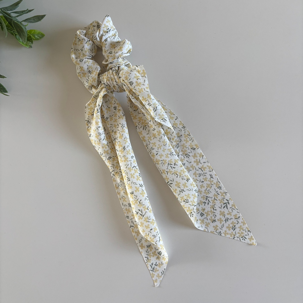 Chouchou “Mimosa” – Chouchou à rubans fleuri jaune & écru