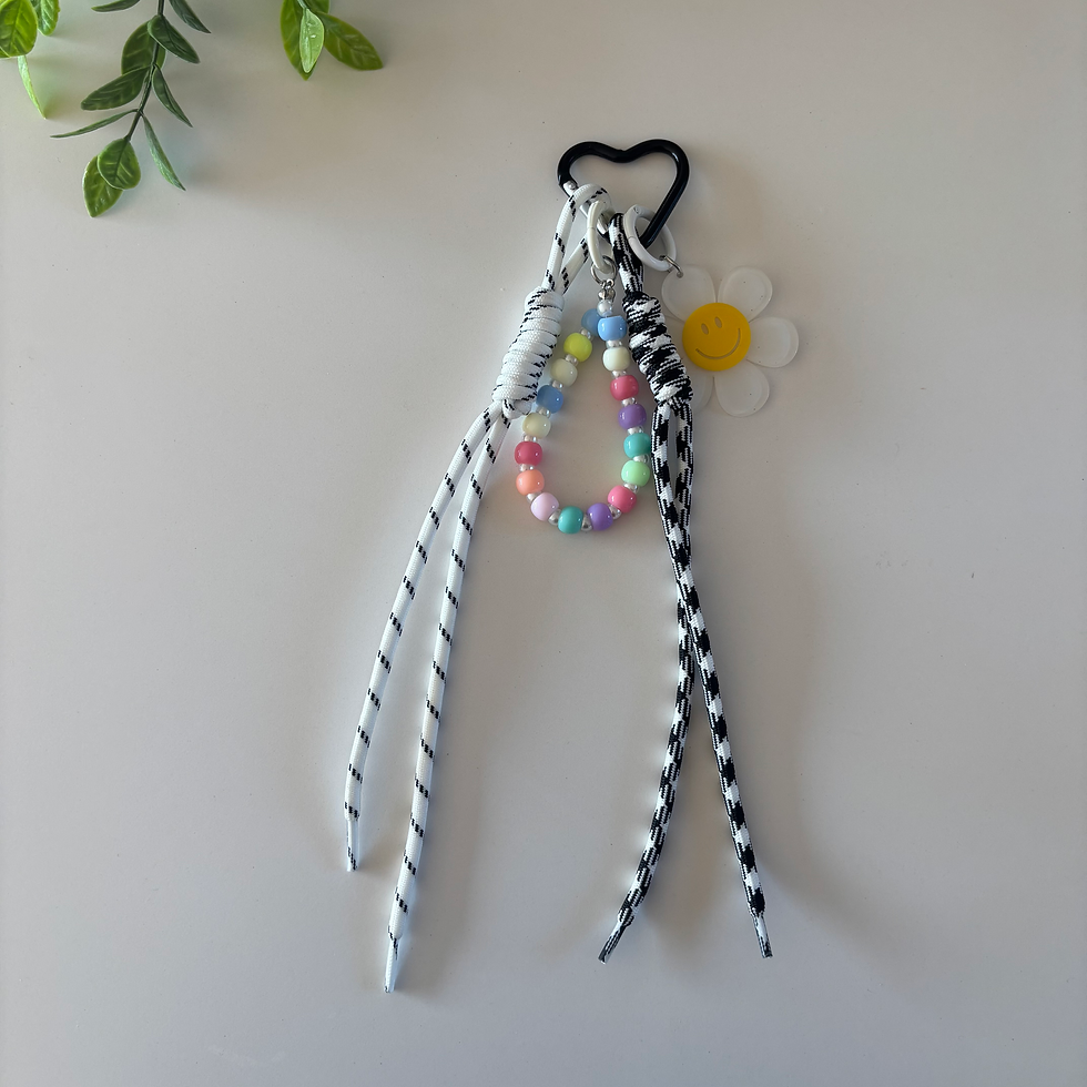 Bijou de sac smiley & perles pastel – porte-clés avec cordons