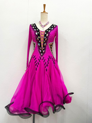 ピンクのラテンドレス ピンクラテンドレス